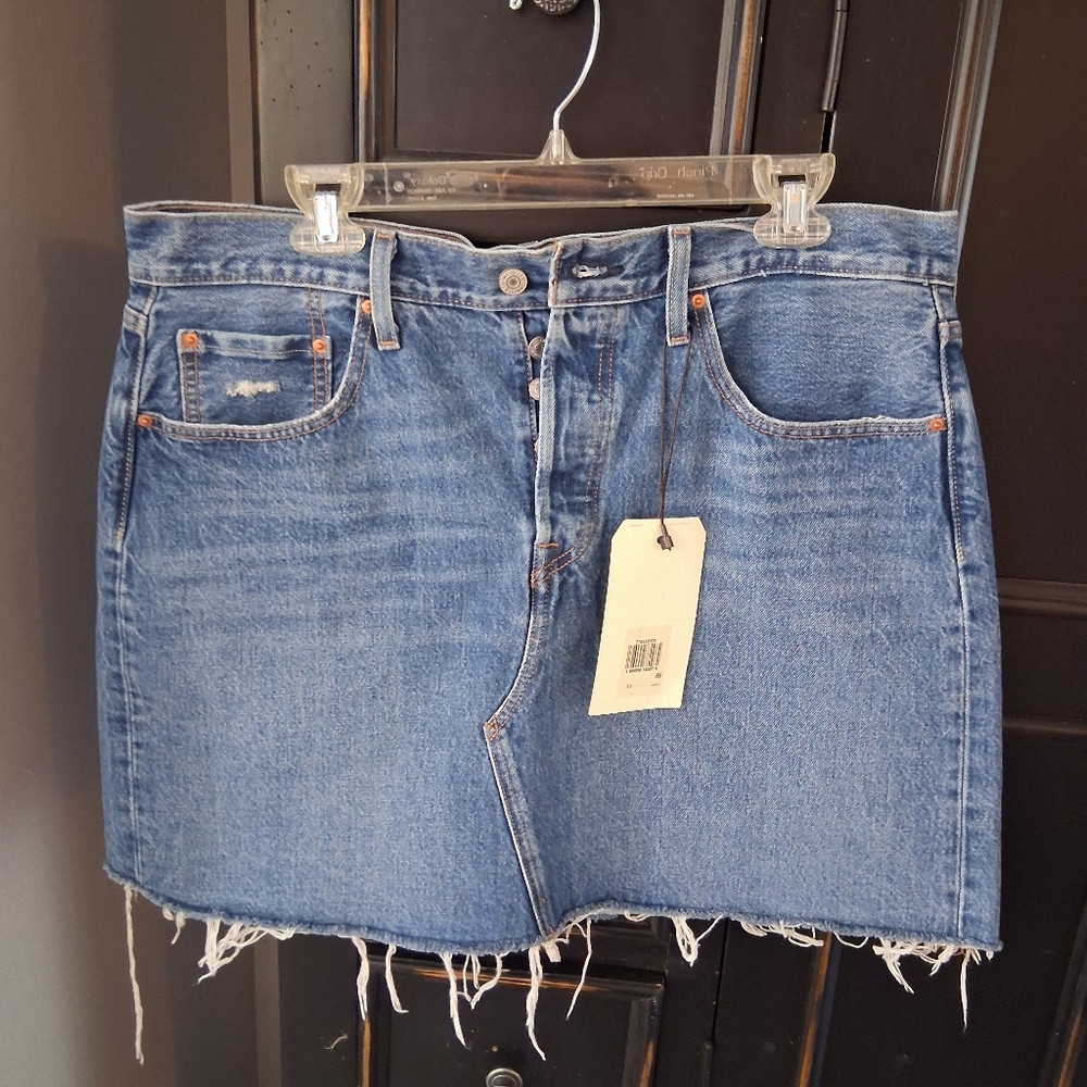 Levis Denim Skirt Hits Below Mid Thigh